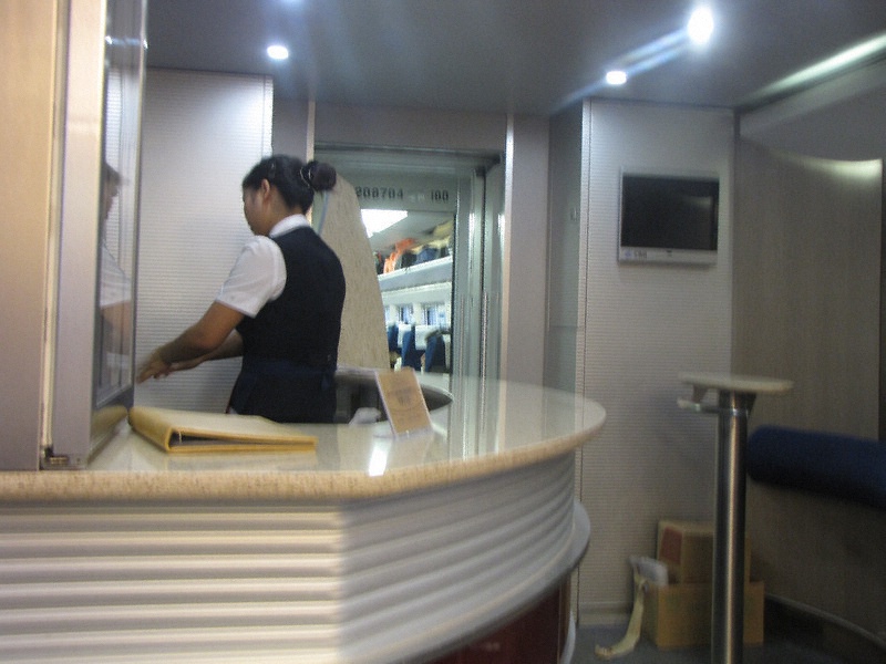 ==生活空间== 69 摄影贴图 69 南京---上海 高铁初体验    餐车